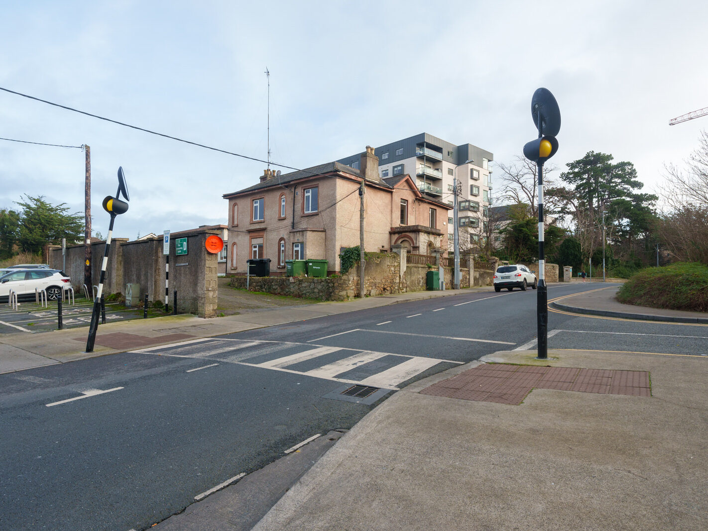 I VISITED DUNDRUM MAIN STREET TWICE OVER THE CHRISTMAS HOLIDAY [TO HAVE LUNCH AT ESSENCE]-246167-1