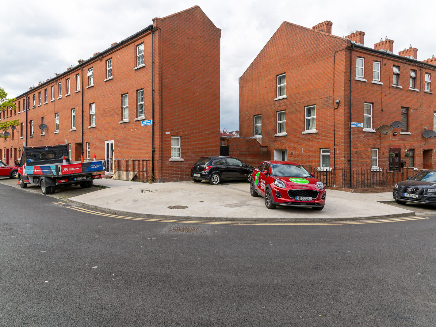 NEWMARKET STREET AND THE TIMBER YARD [A NEW RESIDENTIAL DEVELOPMENT IN THE LIBERTIES]-249626-1