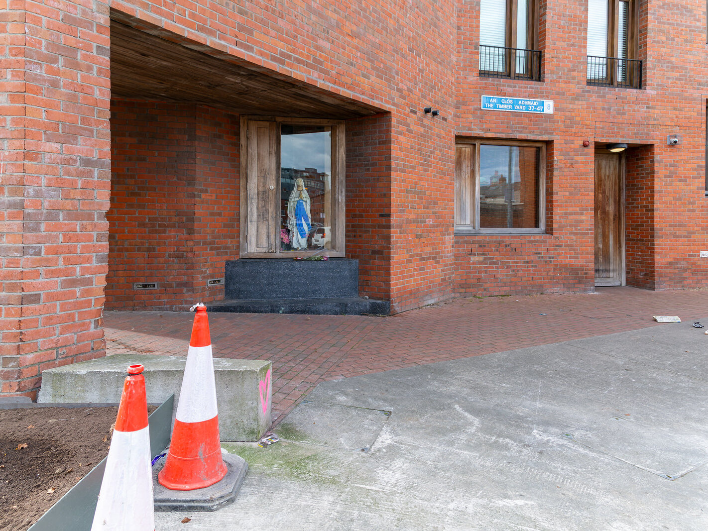 NEWMARKET STREET AND THE TIMBER YARD [A NEW RESIDENTIAL DEVELOPMENT IN THE LIBERTIES]-249631-1