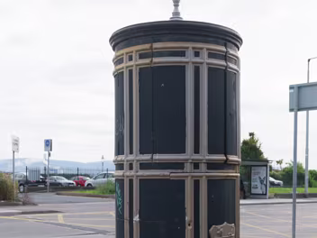 FREESTANDING TRANSFORMER