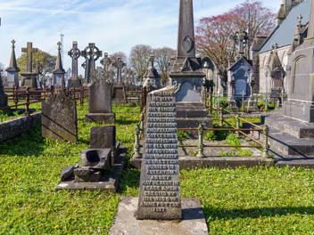 ROBERT POTTER MP MEMORIAL Robert Potter was a prominent figure in Limerick politics during the early 19th century. He served as a Member of...