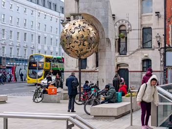 TREE OF GOLD ON DAME STREET