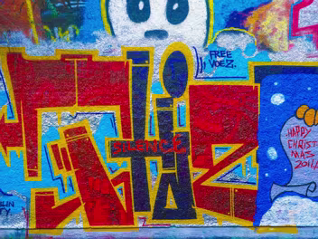 U2 GRAFFITI WALL