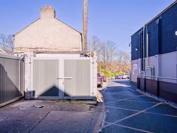 TEMPLE PLACE IN RANELAGH Temple Place, a terrace of nine houses (Numbers 2 to 10), provides pedestrian access to Ranelagh Gardens Park via a...