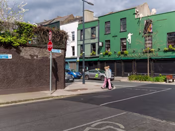 O'SULLIVAN ANTIQUES O'Sullivan Antiques stands as a notable establishment on Francis Street in Dublin, a thoroughfare renowned for its...