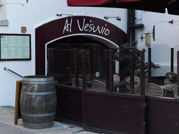 ANOTHER VISIT TO TEMPLE BAR The Sigma Quattro Dp3, renowned for its exceptional image quality at low ISO settings, is a camera with distinctive...