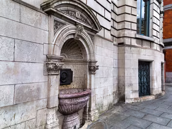 WATER FOUNTAIN ON LORD EDWARD STREET Georgian Grandeur and Financial Ruin: The Story of Newcomen Bank and its Architect The distinguished building on Lord...