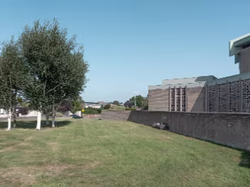 A TALE OF TWO FOLLIES PLUS THE CHURCH OF THE MOST SACRED HEART While exploring the area near the modern Church of the Most Sacred Heart in Waterford, I was intrigued to discover two...