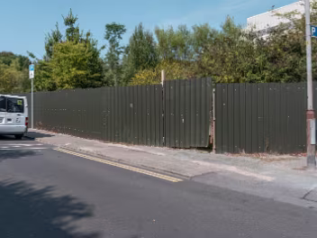 NEW STREET AND THE COMMUNITY GARDEN New Street in Waterford possesses significant historical and architectural interest, most notably for its foundational...