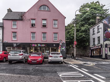 TWO VERY DIFFERENT MURALS Discover the vibrant street art of Patrick Street, Waterford, featuring Dan Leo’s iconic bounding hare and Kathrina...