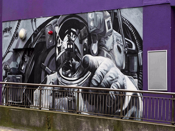 THAT SPACE IN BETWEEN MURALS An analysis of Shane Sutton’s iconic Spacer murals in Waterford, comparing the rapid 2018 Bridge Street execution with...