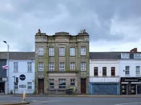 DERELICT ULSTER BANK BUILDING [NEWTOWNARDS ROAD BELFAST]-251837-1