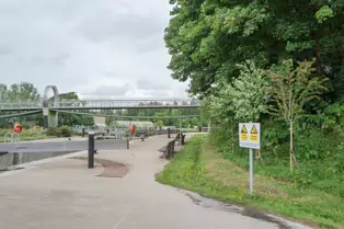 THE LOCK AND PEDESTRIAN BRIDGE AT STRANMILLIS [THE RIVER LAGAN 27 MAY 2025]-251804-1