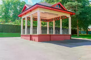 BANDSTAND AT THE BOTANIC GARDENS IN BELFAST [PHOTOGRAPHED MAY 2017]-235396-1 VICTORIAN BANDSTAND