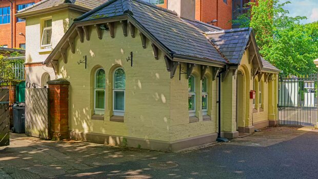 THE GATE LODGE There were actually two gate lodges associated with Belfast Botanic Gardens, both with interesting histories