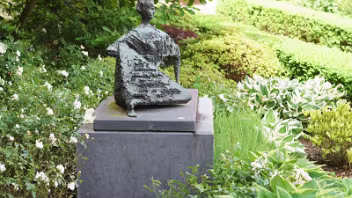 RECLINING FIGURE