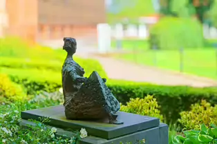 RECLINING FIGURE BY FREDERICK EDWARD McWILLIAM [QUEENS UNIVERSITY BELFAST MAY 2017]-235524-1 RECLINING FIGURE BY FREDERICK EDWARD McWILLIAM