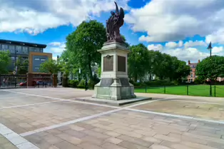 THE WAR MEMORIAL AT QUEENS UNIVERSITY [PHOTOGRAPHED MAY 2017]-235525-1 THE WAR MEMORIAL AT QUEENS UNIVERSITY