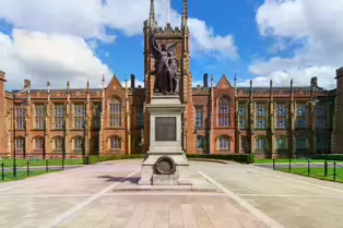 THE WAR MEMORIAL AT QUEENS UNIVERSITY [PHOTOGRAPHED MAY 2017]-235527-1 THE WAR MEMORIAL AT QUEENS UNIVERSITY