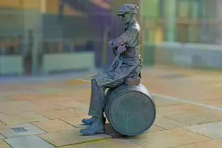 THE ULSTER BREWER OR THE BARREL MAN [WATERFRONT AREA IN BELFAST CITY]-233455-1
