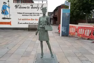 MOTHER, DAUGHTER, SISTER SCULPTURE BY LOUISE WALSH [SANDY ROW BELFAST]-251968-1