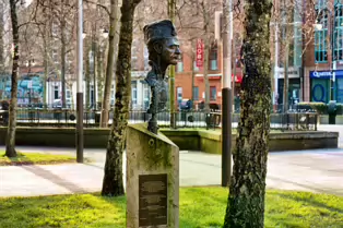 NO PASARAN AT WRITERS SQUARE IN BELFAST [SPANISH CIVIL WAR MEMORIAL BY ANTO BRENNAN]-232862-1