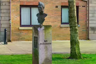 NO PASARAN AT WRITERS SQUARE IN BELFAST [SPANISH CIVIL WAR MEMORIAL BY ANTO BRENNAN]-232863-1
