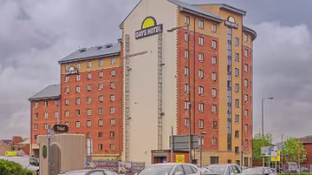 DAYS HOTEL NOW THE HOLIDAY INN