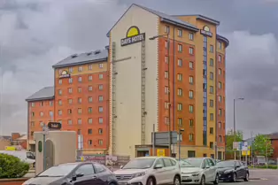 IT WAS KNOWN AS DAYS HOTEL BACK IN MAY 2015 [IT IS NOW THE HOLIDAY INN]-232952-1