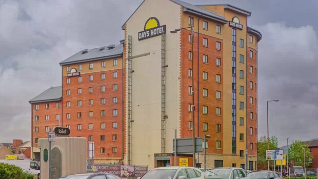 DAYS HOTEL NOW THE HOLIDAY INN