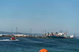 BELFAST HARBOUR PILOT BOAT IN ACTION ON THE RIVER LAGAN [BEN MADIGAN]-150874-squashed
