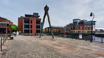 SCULPTURE BY VIVIEN BURNSIDE