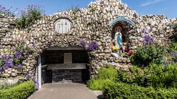 MEATH STREET GROTTO Explore the history and resilience of St. Catherine’s Church on Meath Street, Dublin. Learn about the devastating 2012...
