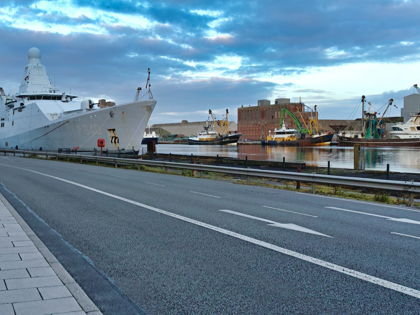 DUTCH PATROL VESSEL P840 NAMED HOLLAND AT HOGAN QUAY IN CORK 006