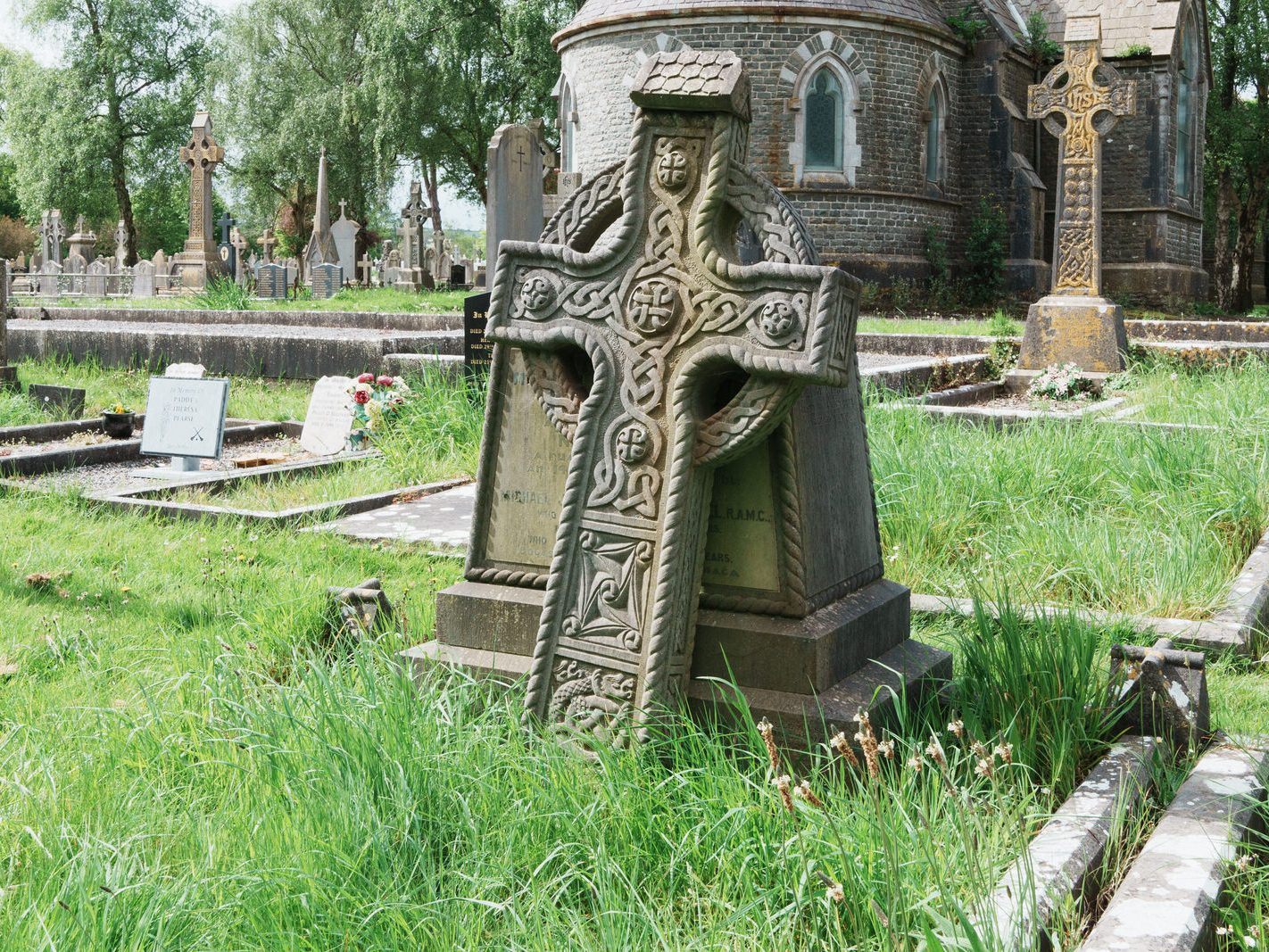 EXAMPLES OF THE CELTIC CROSS [ST. FINBARR'S CEMETERY IN CORK CITY] 008