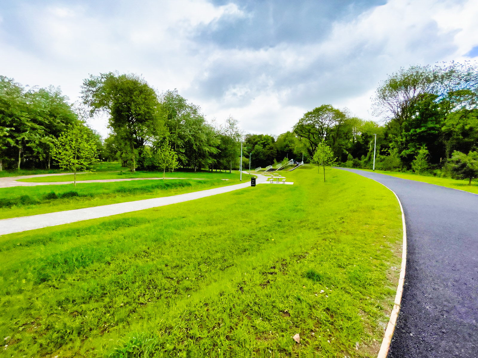 HOLLAND PARK IN CORK HAS CHANGED SINCE MY LAST VISIT [CORK CITY TO PASSAGE WEST GREENWAY] 002