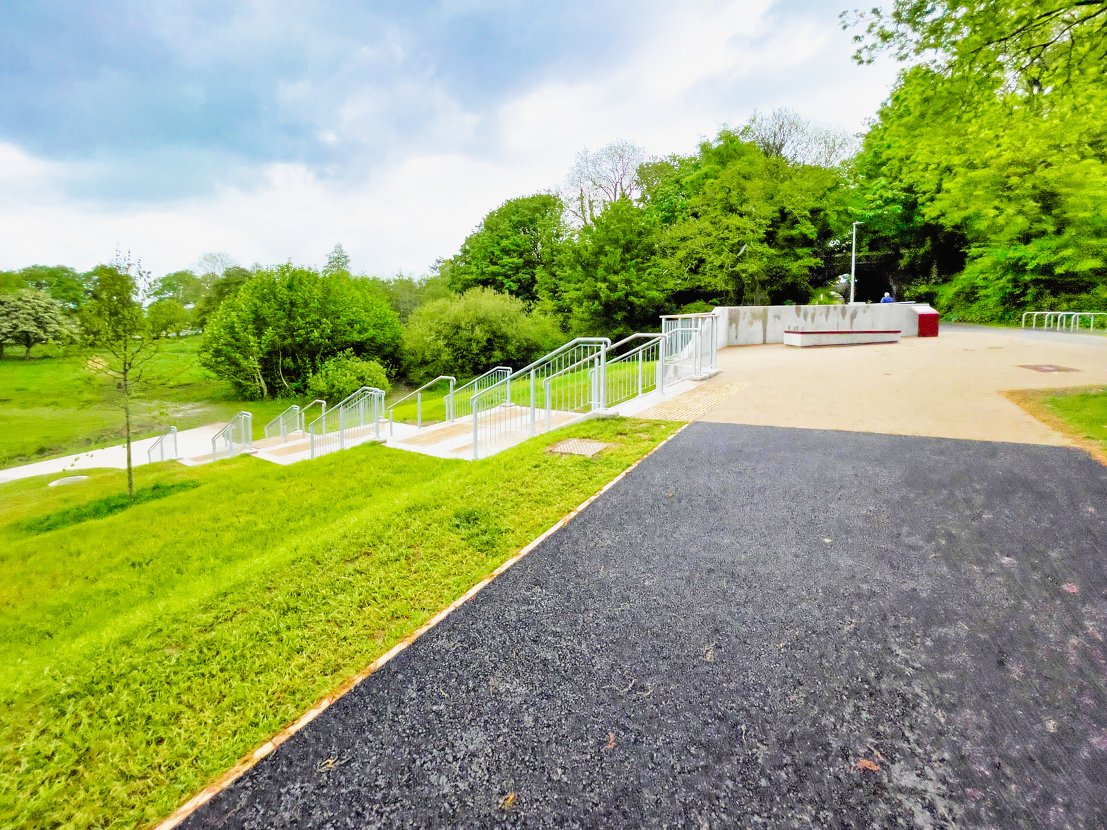 HOLLAND PARK IN CORK HAS CHANGED SINCE MY LAST VISIT [CORK CITY TO PASSAGE WEST GREENWAY] 001
