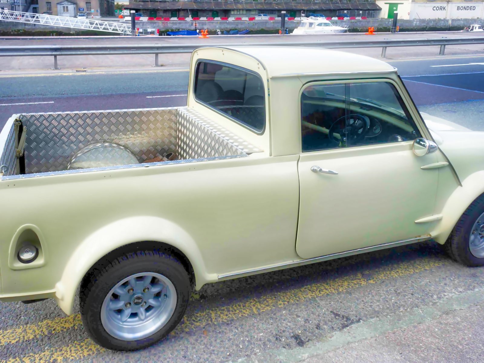 I PHOTOGRAPHED A MINIMAC IN CORK IN MAY 2011 001