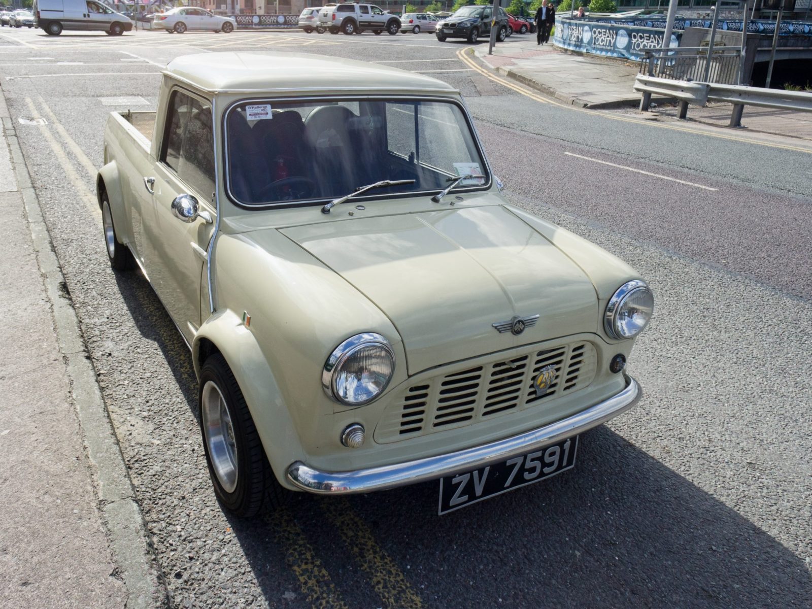 I PHOTOGRAPHED A MINIMAC IN CORK IN MAY 2011 004