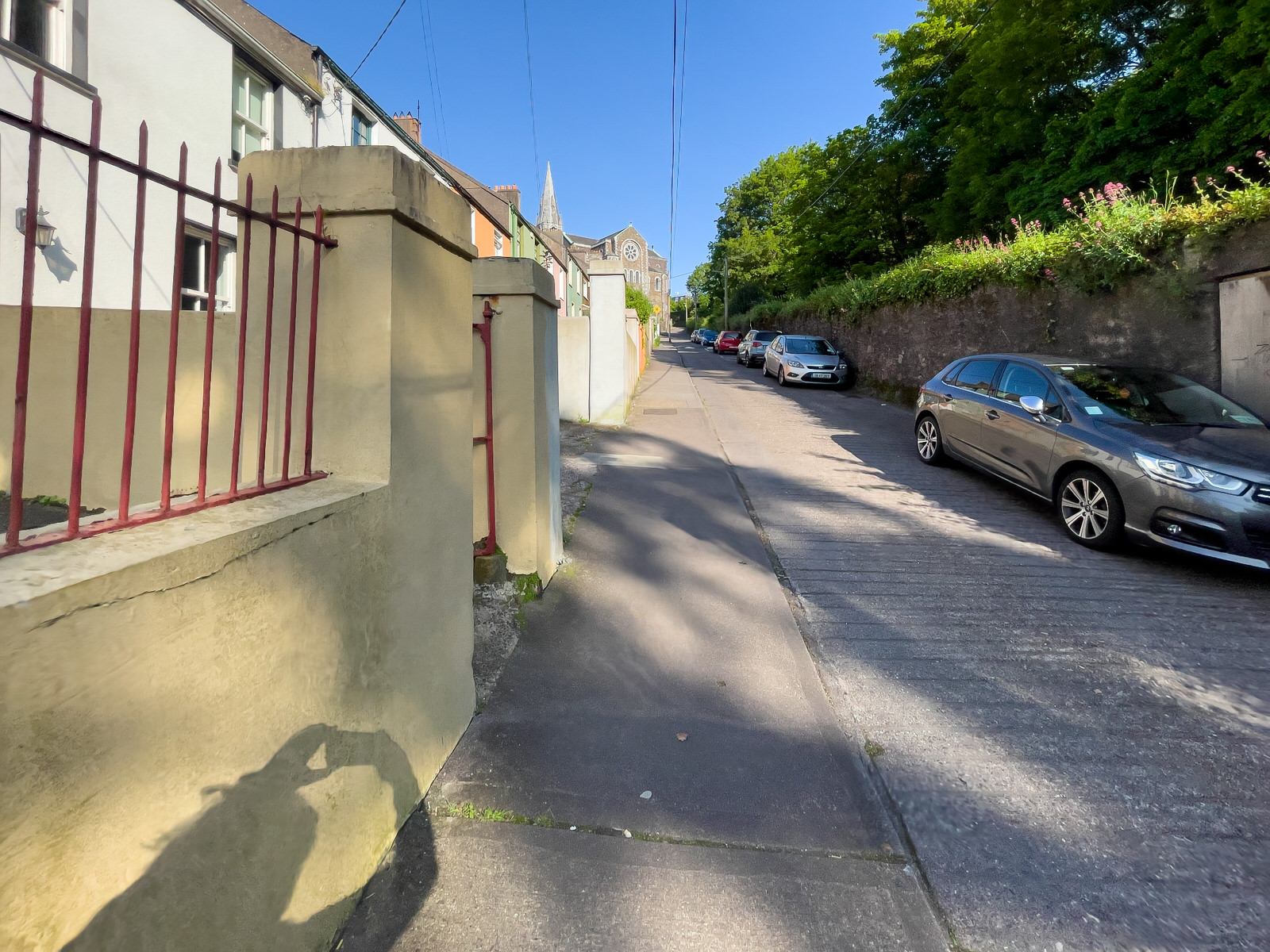 O'MAHONEY'S AVENUE [FEATURES AN ESB ELECTRICITY SUB-STATION] 001