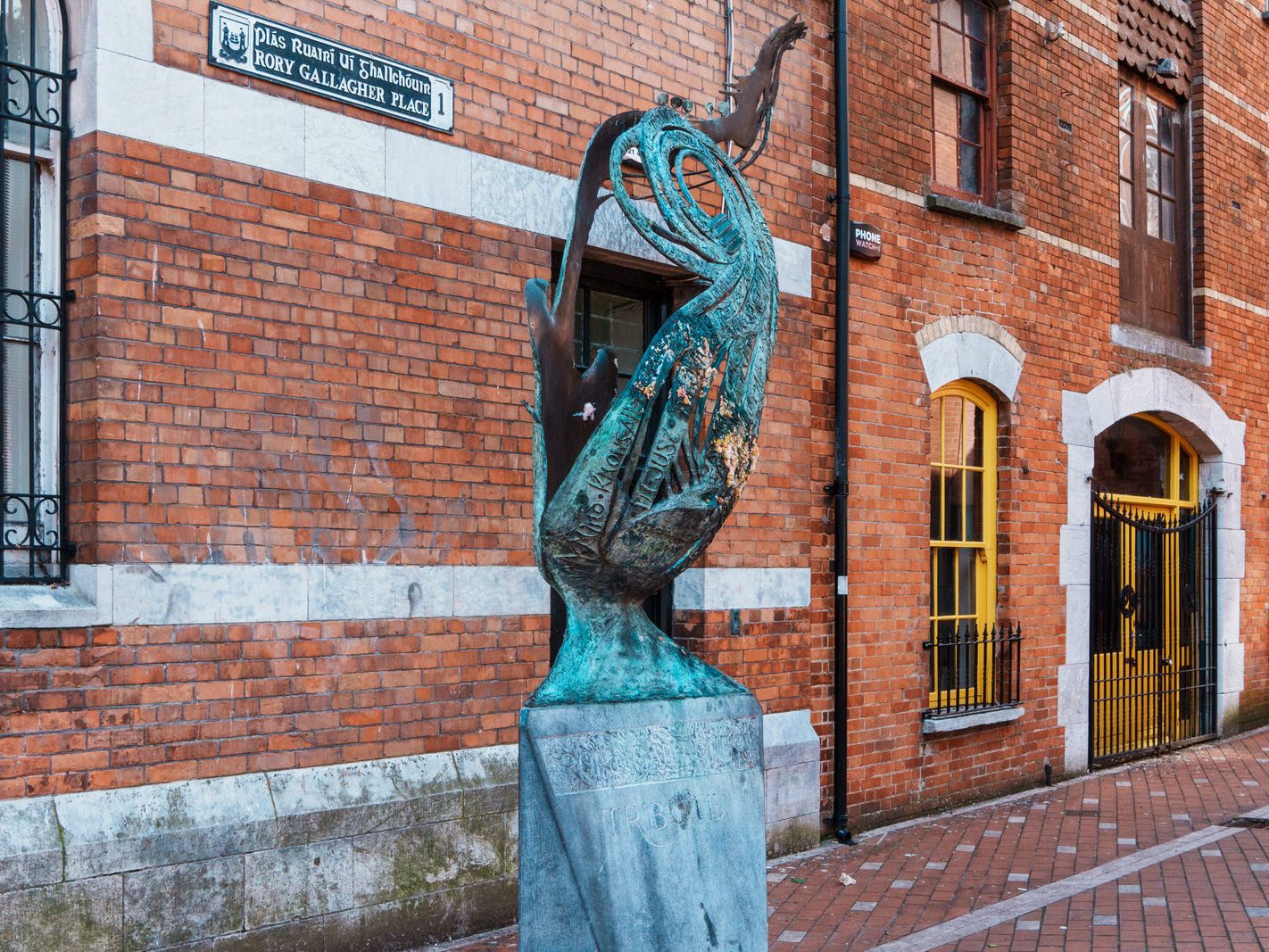 RORY GALLAGHER TRIBUTE BY GERALDINE CREEDON [AT RORY GALLAGHER PLACE IN CORK] 005