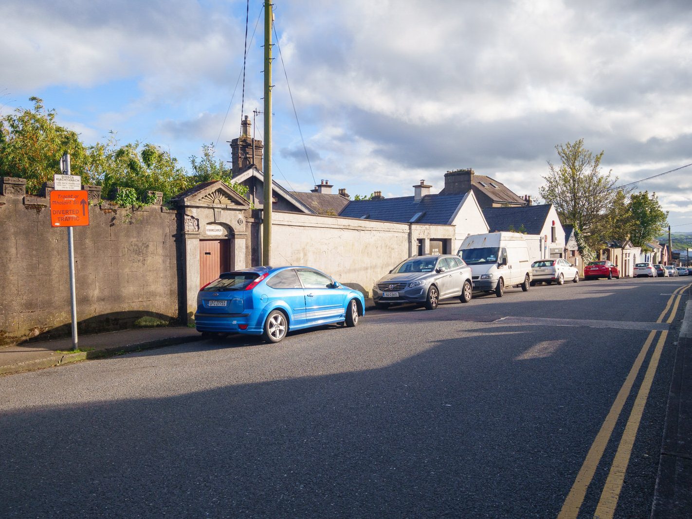 WALKING ALONG WELLINGTON ROAD AND SIDNEY PLACE [IS THIS PART OF THE VICTORIAN QUARTER] 007