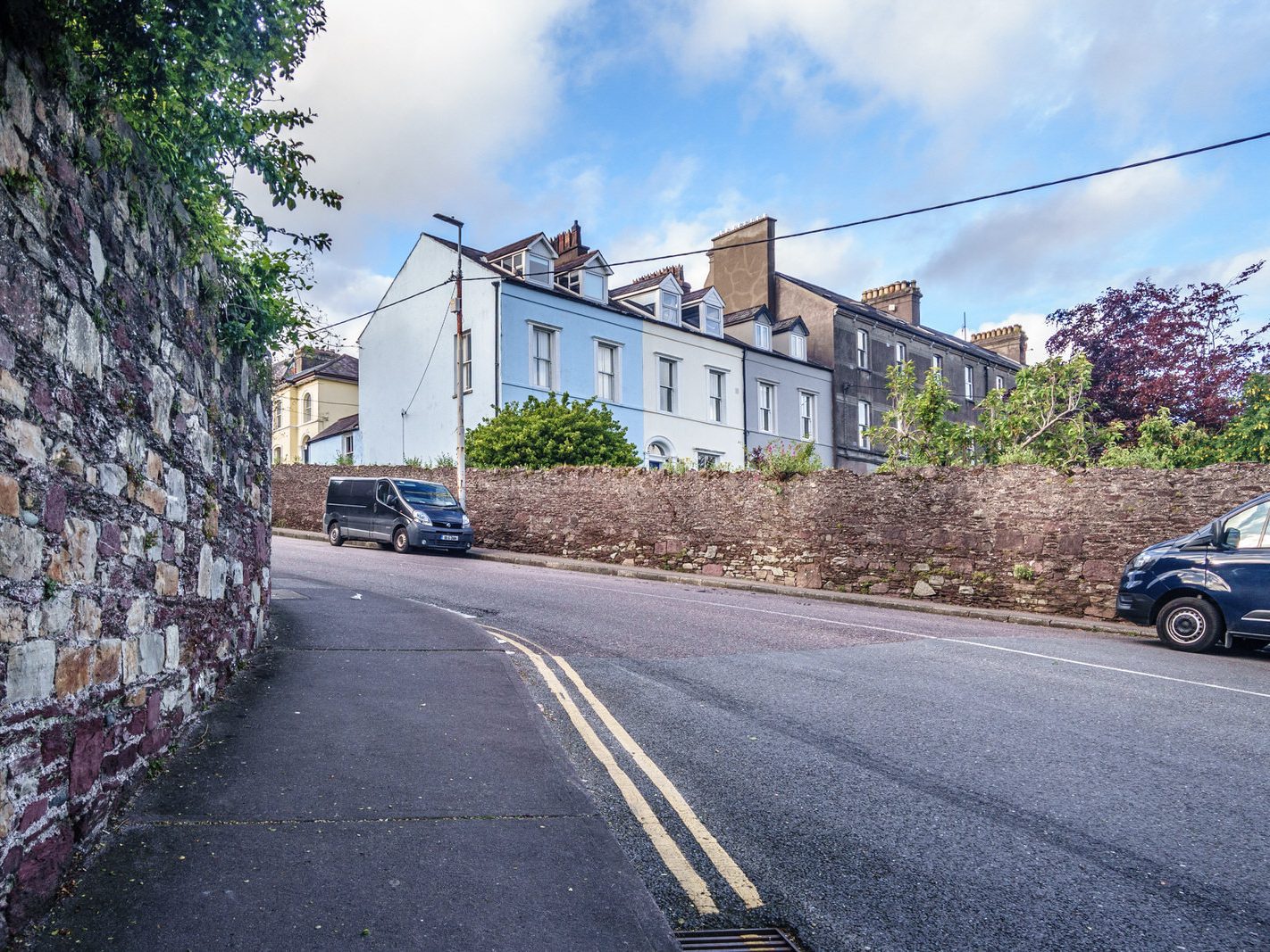 WALKING ALONG WELLINGTON ROAD AND SIDNEY PLACE [IS THIS PART OF THE VICTORIAN QUARTER] 005