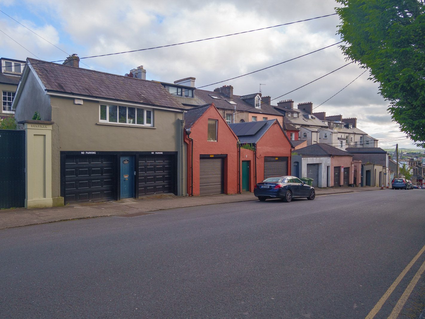 WALKING ALONG WELLINGTON ROAD AND SIDNEY PLACE [IS THIS PART OF THE VICTORIAN QUARTER] 001