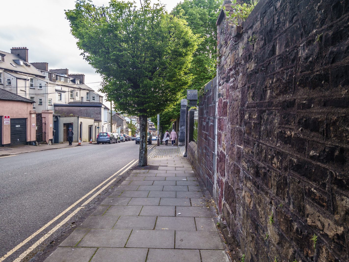 WALKING ALONG WELLINGTON ROAD AND SIDNEY PLACE [IS THIS PART OF THE VICTORIAN QUARTER] 002