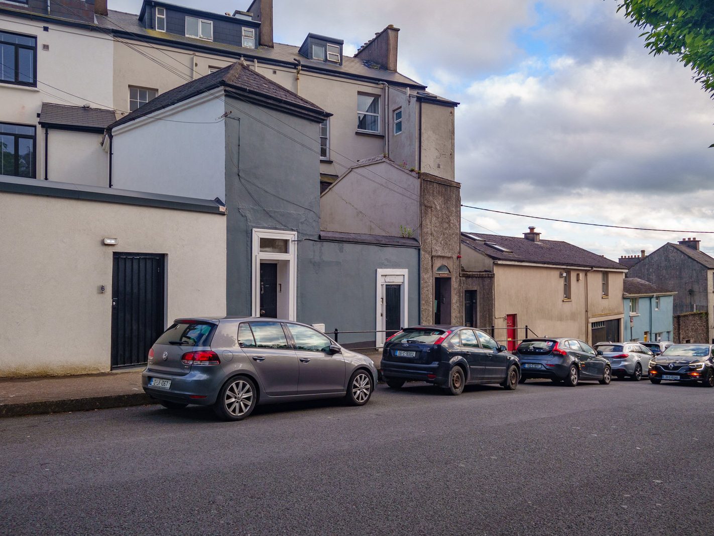 WALKING ALONG WELLINGTON ROAD AND SIDNEY PLACE [IS THIS PART OF THE VICTORIAN QUARTER] 011