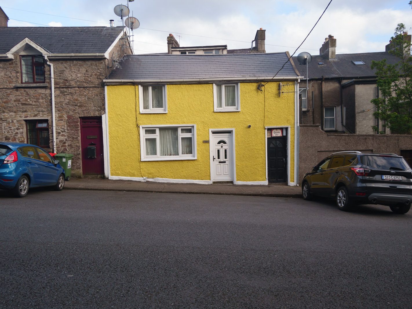WALKING ALONG WELLINGTON ROAD AND SIDNEY PLACE [IS THIS PART OF THE VICTORIAN QUARTER] 015