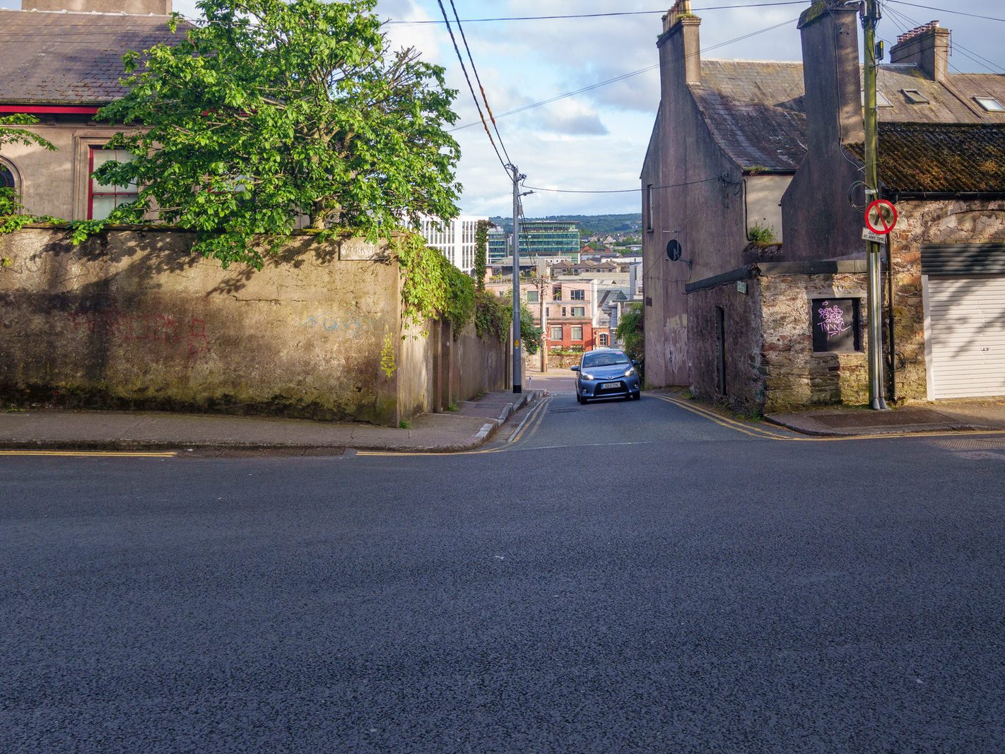 WALKING ALONG WELLINGTON ROAD AND SIDNEY PLACE [IS THIS PART OF THE VICTORIAN QUARTER] 017