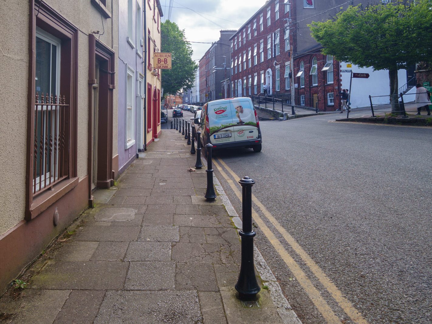 WALKING ALONG WELLINGTON ROAD AND SIDNEY PLACE [IS THIS PART OF THE VICTORIAN QUARTER] 025
