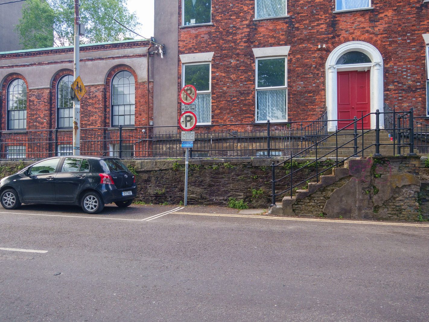WALKING ALONG WELLINGTON ROAD AND SIDNEY PLACE [IS THIS PART OF THE VICTORIAN QUARTER] 035